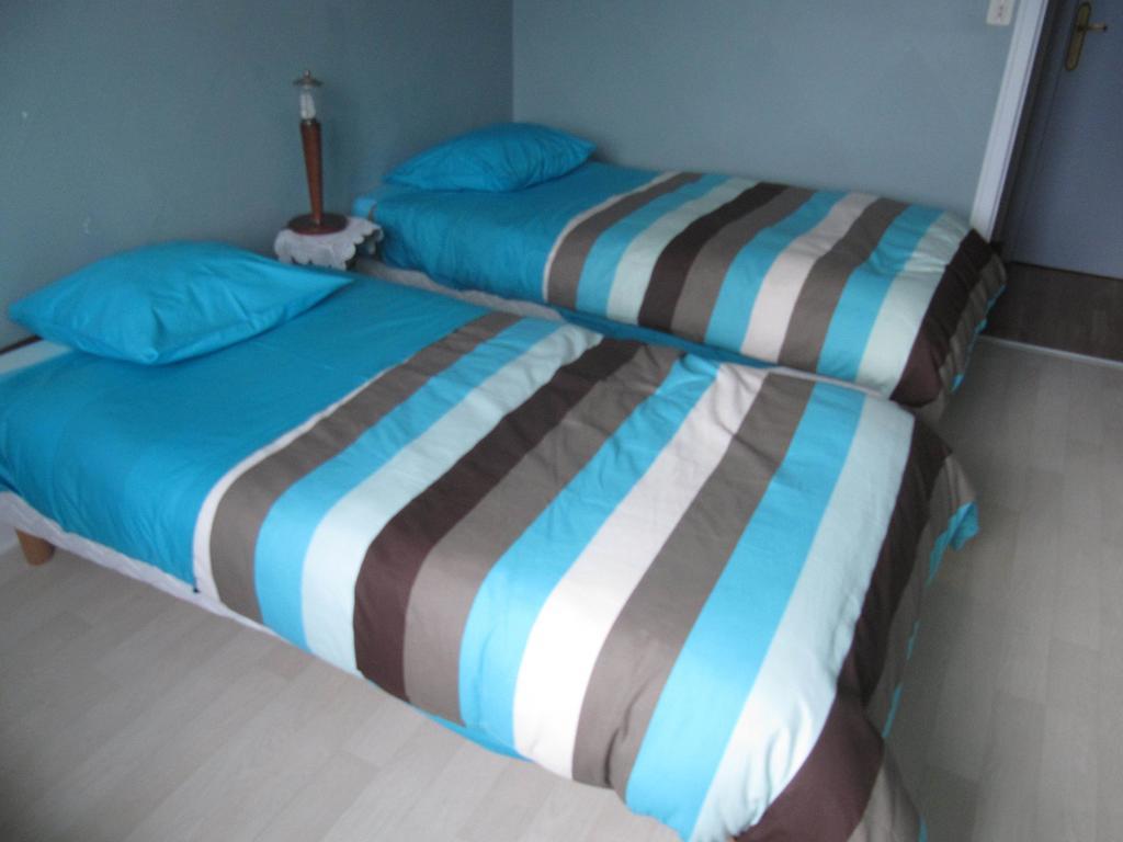 Chambres D'Hotes La Pinderie Val-Couesnon Room photo