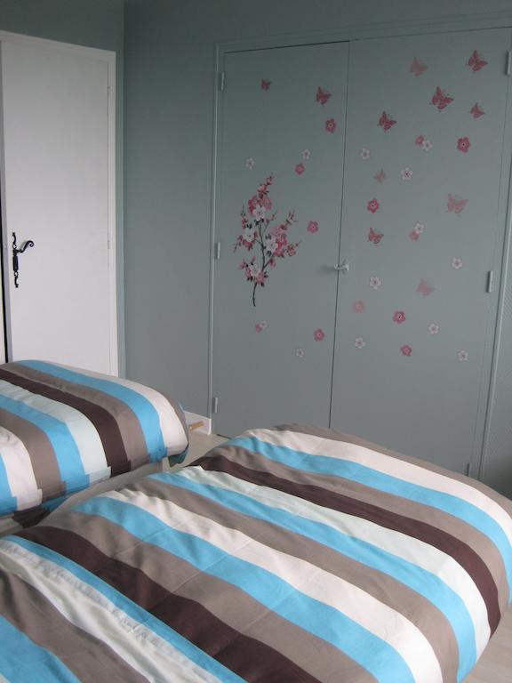 Chambres D'Hotes La Pinderie Val-Couesnon Room photo